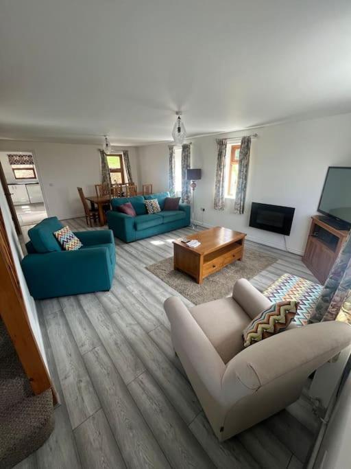 Staycation 3-Bedroom Home With Panoramic Views Free Off Road Parking Endon Esterno foto
