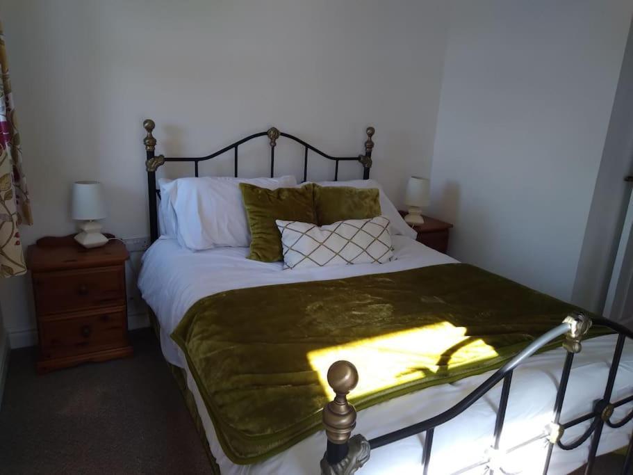 Staycation 3-Bedroom Home With Panoramic Views Free Off Road Parking Endon Esterno foto