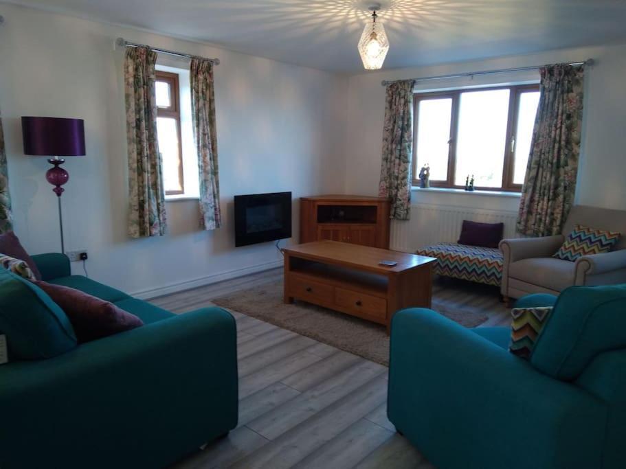 Staycation 3-Bedroom Home With Panoramic Views Free Off Road Parking Endon Esterno foto
