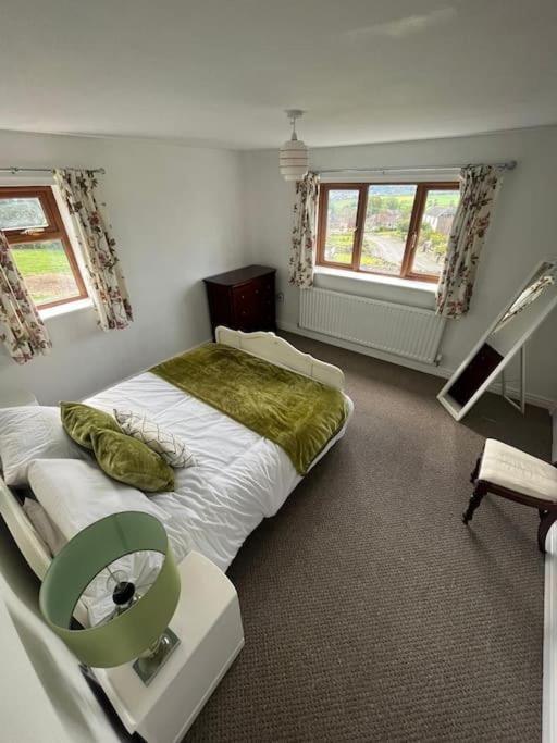 Staycation 3-Bedroom Home With Panoramic Views Free Off Road Parking Endon Esterno foto