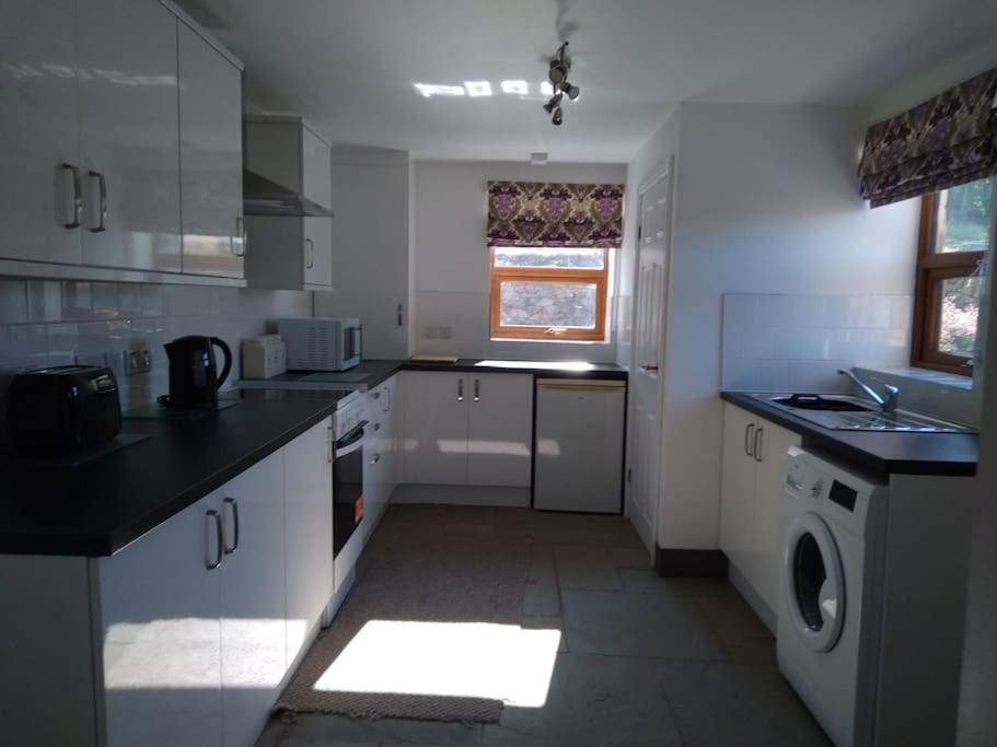 Staycation 3-Bedroom Home With Panoramic Views Free Off Road Parking Endon Esterno foto