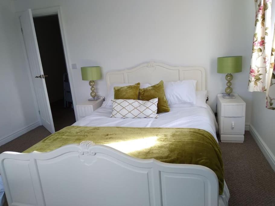 Staycation 3-Bedroom Home With Panoramic Views Free Off Road Parking Endon Esterno foto
