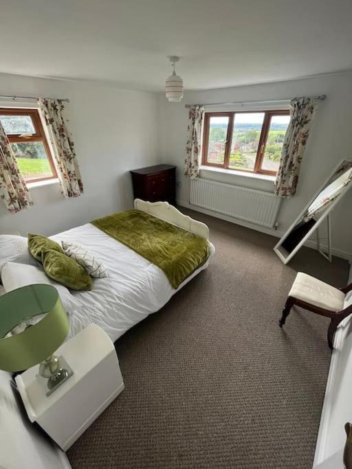 Staycation 3-Bedroom Home With Panoramic Views Free Off Road Parking Endon Esterno foto