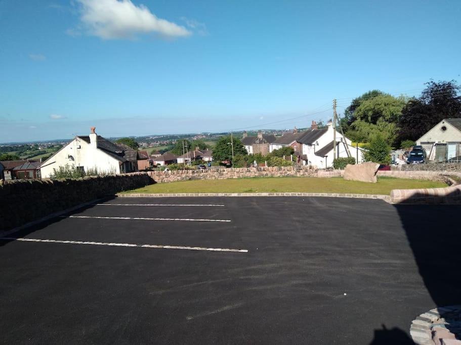 Staycation 3-Bedroom Home With Panoramic Views Free Off Road Parking Endon Esterno foto